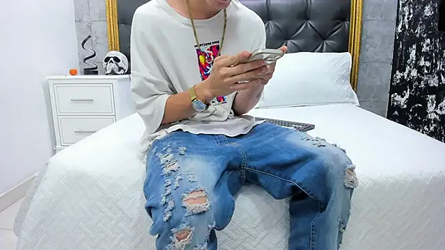 Snapshot of MarcusCollinss_ chatting on December 2024 12:49:01 PM MarcusCollinss online show from December 2024 12:49:01 PM