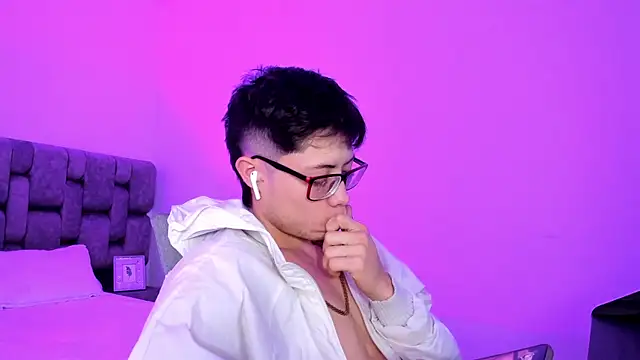 Snapshot of MarcusCollinss_ chatting on December 2024 04:20:01 PM MarcusCollinss online show from December 2024 04:20:01 PM