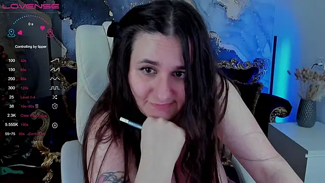JuicyBeRrys online show from December 2024 01:38:02 PM