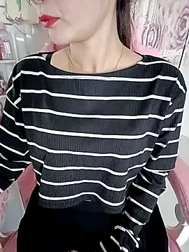 Snapshot of ___Erin___ chatting on January 2025 02:21:01 PM Erin online show from January 2025 02:21:01 PM