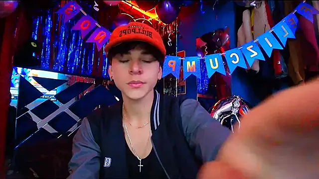 Snapshot of Luke_Howland chatting on November 2025 12:10:01 AM Luke Howland online show from November 2025 12:10:01 AM