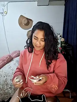Snapshot of Thaliacooper_ chatting on January 2025 11:22:01 PM Thaliacooper online show from January 2025 11:22:01 PM