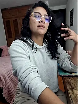 Snapshot of Thaliacooper_ chatting on September 2025 12:21:01 AM Thaliacooper online show from September 2025 12:21:01 AM