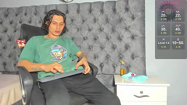 Snapshot of marcus_smithh chatting on December 2024 10:46:02 AM marcus smithh online show from December 2024 10:46:02 AM