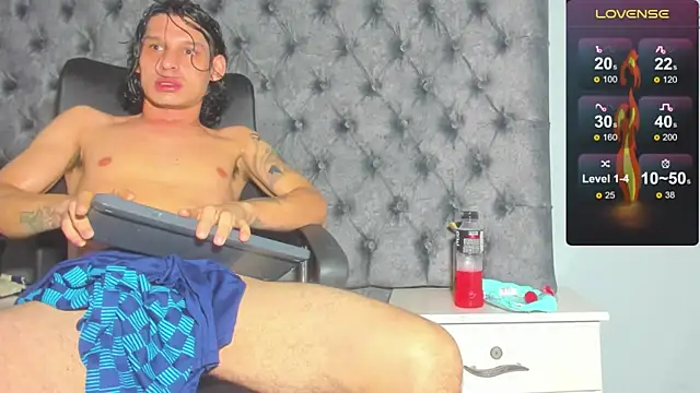 Snapshot of marcus_smithh chatting on December 2024 04:01:02 AM marcus smithh online show from December 2024 04:01:02 AM