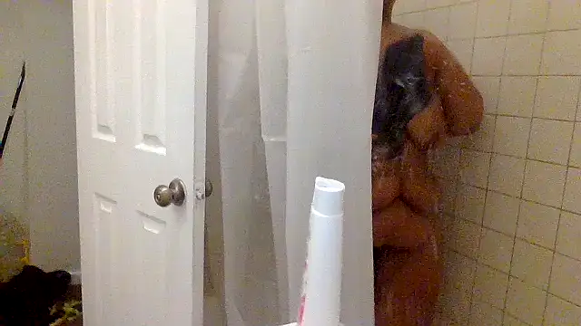 Snapshot of AllLeggs chatting on December 2024 02:36:02 AM AllLeggs online show from December 2024 02:36:02 AM