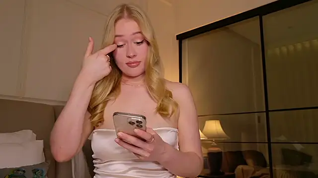 JuliaJaee online show from November 2025 02:19:01 PM