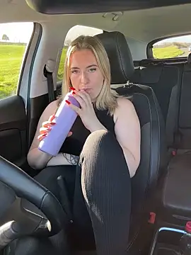 Snapshot of Rebeccaxxx chatting on November 2025 10:58:01 AM Rebeccaxxx online show from November 2025 10:58:01 AM