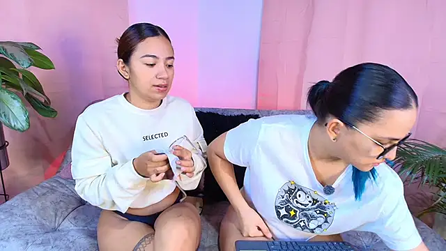 Jules n Gia online show from December 2025 10:42:01 AM