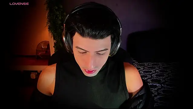 Snapshot of newjeff chatting on December 2025 04:59:02 PM newjeff online show from December 2025 04:59:02 PM