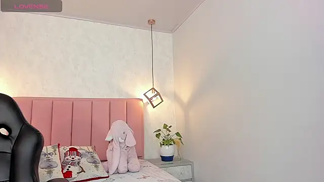 SUNNYCYRUS online show from December 2024 07:32:01 PM