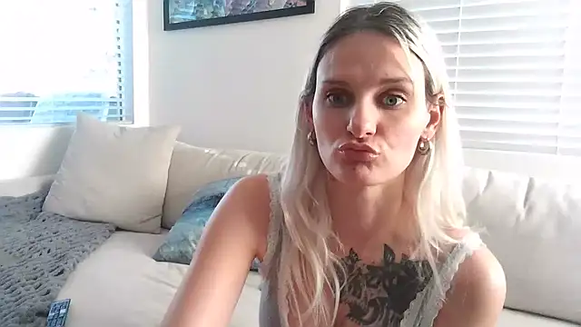 BonnieBazz online show from December 2024 11:18:02 PM