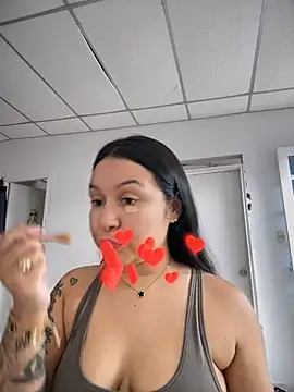 Pretty Isadora online show from February 2025 06:37:02 PM