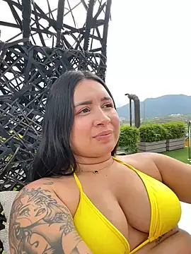 Pretty Isadora online show from February 2025 08:02:02 PM