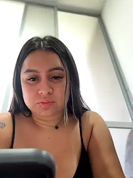 Pretty Isadora online show from September 2025 07:37:01 PM