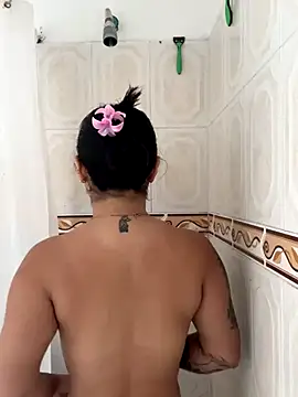 Pretty Isadora online show from November 2025 06:19:01 PM