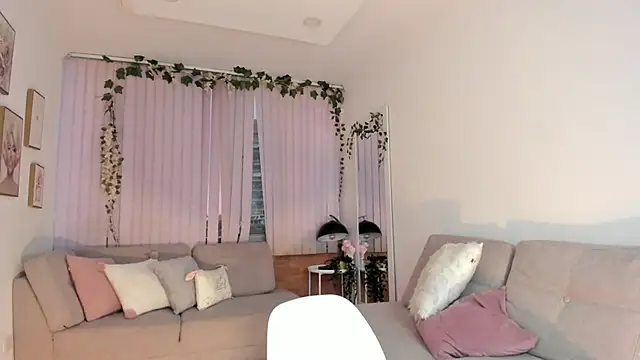 Bella ev online show from December 2024 08:28:02 PM