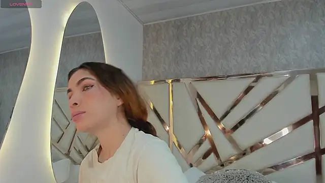 Mia Parissi online show from December 2024 02:02:01 PM