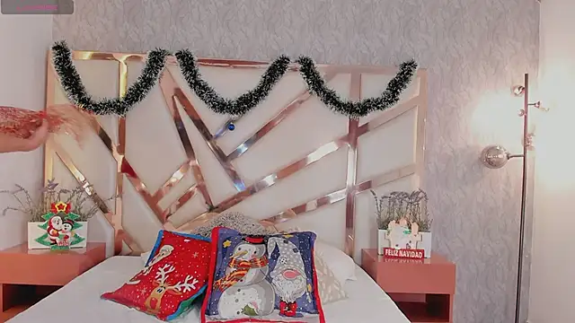 Mia Parissi online show from December 2024 12:55:02 PM