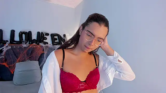 Snapshot of sara_saenz99 chatting on October 2025 08:20:02 PM sara saenz99 online show from October 2025 08:20:02 PM