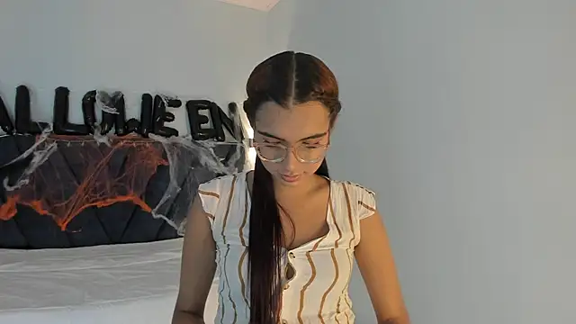 Snapshot of sara_saenz99 chatting on October 2025 08:09:02 PM sara saenz99 online show from October 2025 08:09:02 PM