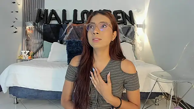 Snapshot of sara_saenz99 chatting on October 2025 08:13:02 PM sara saenz99 online show from October 2025 08:13:02 PM