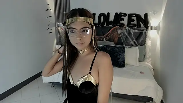 Snapshot of sara_saenz99 chatting on October 2025 05:36:01 PM sara saenz99 online show from October 2025 05:36:01 PM