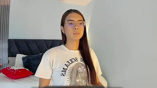 Snapshot of sara_saenz99 chatting on November 2025 08:07:01 PM sara saenz99 online show from November 2025 08:07:01 PM