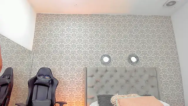 Hannah Miller   online show from December 2024 05:51:02 PM