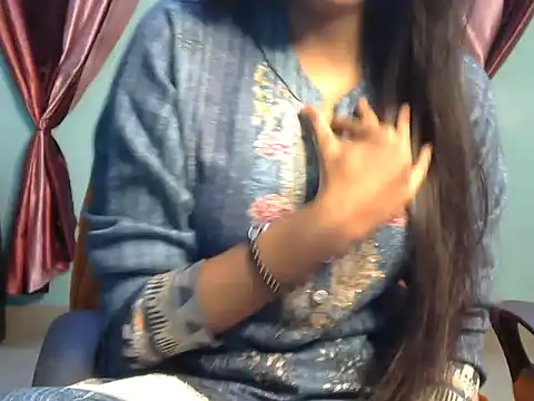shrishtiGill online show from December 2024 06:04:02 PM