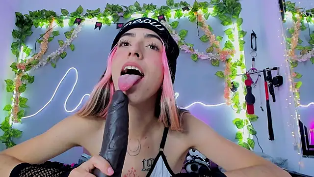 Snapshot of YouliteSllut2 chatting on January 2025 02:55:01 AM YouliteSllut2 online show from January 2025 02:55:01 AM