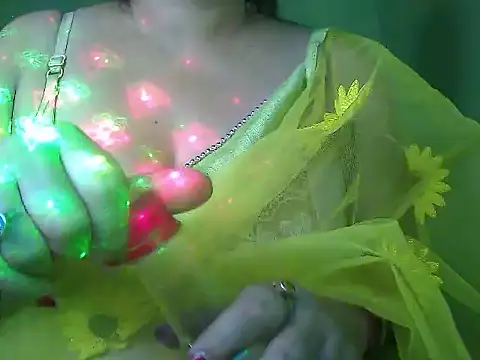 Snapshot of LOVERIAKOL chatting on November 2025 03:03:02 PM LOVERIAKOL online show from November 2025 03:03:02 PM