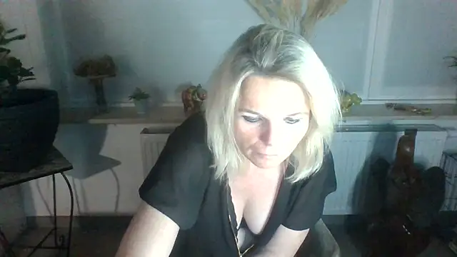 Snapshot of clwm chatting on January 2025 06:27:01 PM clwm online show from January 2025 06:27:01 PM