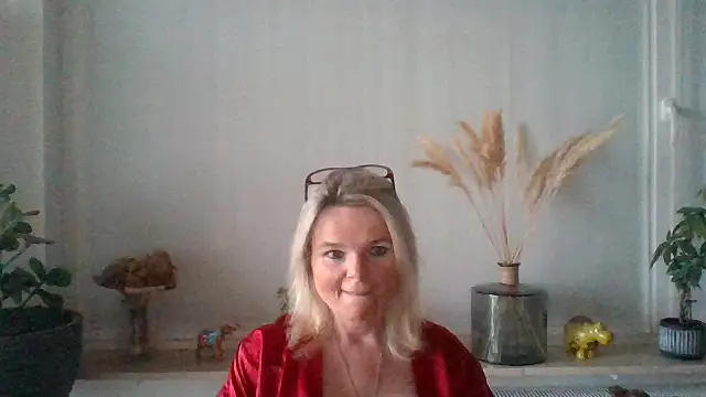 Snapshot of clwm chatting on September 2025 06:04:02 AM clwm online show from September 2025 06:04:02 AM