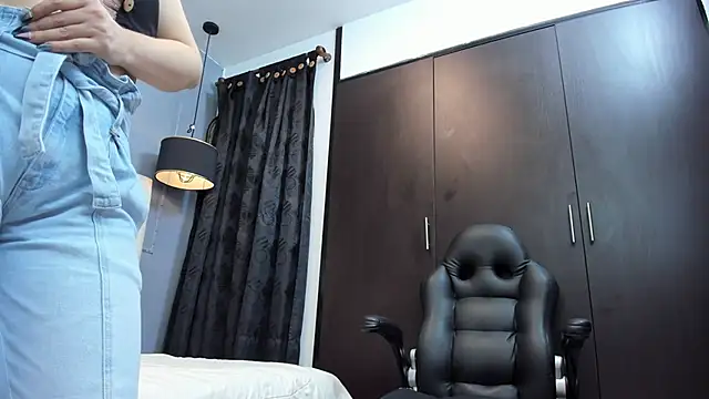 Dania moore  online show from January 2025 10:01:01 PM