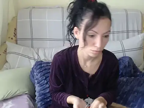 Emmatoo online show from November 2025 11:10:01 AM