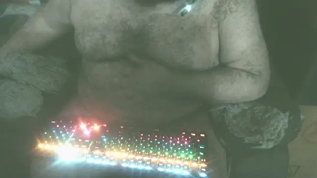 Snapshot of hairyhulk chatting on December 2025 04:07:02 AM hairyhulk online show from December 2025 04:07:02 AM