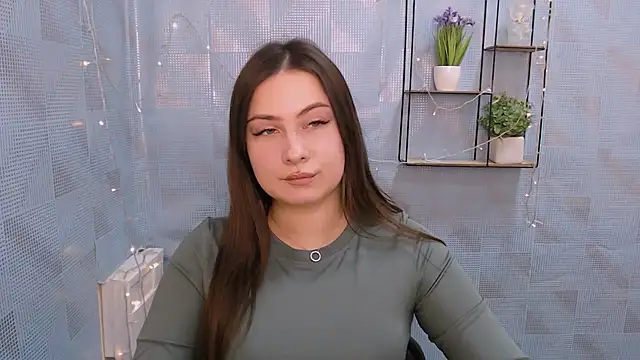EmiliaTemi  online show from December 2024 04:30:01 PM