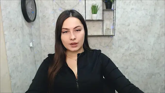 EmiliaTemi  online show from December 2024 12:12:02 PM