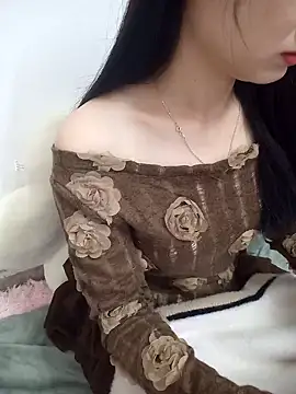 Snapshot of Lovely_kute chatting on December 2024 10:06:02 PM Lovely kute online show from December 2024 10:06:02 PM