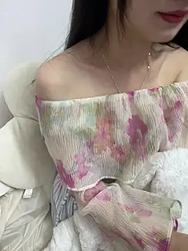 Snapshot of Lovely_kute chatting on February 2025 03:51:02 PM Lovely kute online show from February 2025 03:51:02 PM