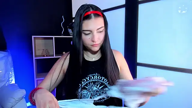 Snapshot of TifanyWhite_ chatting on December 2024 09:34:01 PM TifanyWhite online show from December 2024 09:34:01 PM