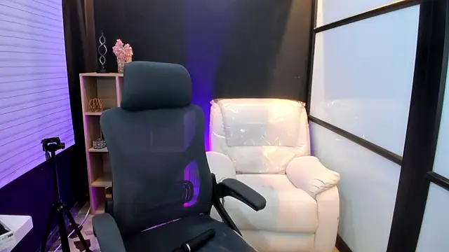 Snapshot of TifanyWhite_ chatting on March 2025 11:49:01 PM TifanyWhite online show from March 2025 11:49:01 PM