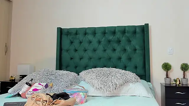 Orianaa Kade online show from December 2024 01:49:01 PM