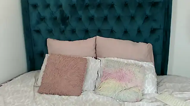 1Blackertheberry1 online show from January 2025 10:23:01 PM