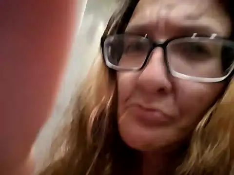 ILUV2TUCHMYKITTY online show from September 2025 01:33:01 PM