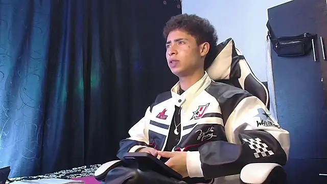 Snapshot of sexybat_twink chatting on December 2025 11:35:01 PM sexybat twink online show from December 2025 11:35:01 PM