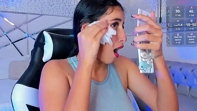 VICTORIA HOUSTON online show from December 2025 06:27:01 PM