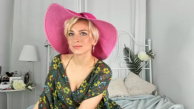 SakuFox online show from December 2025 07:31:02 PM