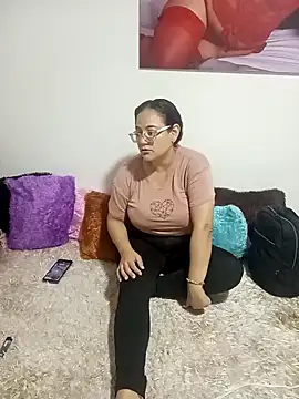 skarleth001 online show from December 2024 04:08:02 AM